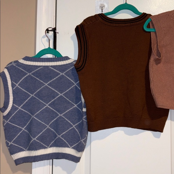 ✨ 4 Sweater Vest Bundle ✨ - Picture 8 of 10